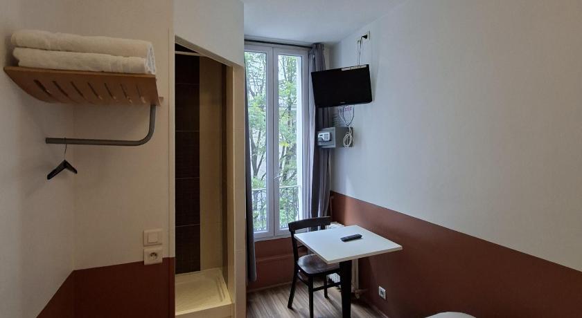 Image of Single Room with Shared Toilet 0