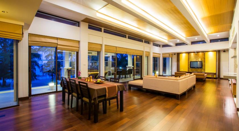 Image of Royal Seaview Jacuzzi Penthouse - 3 BR 9