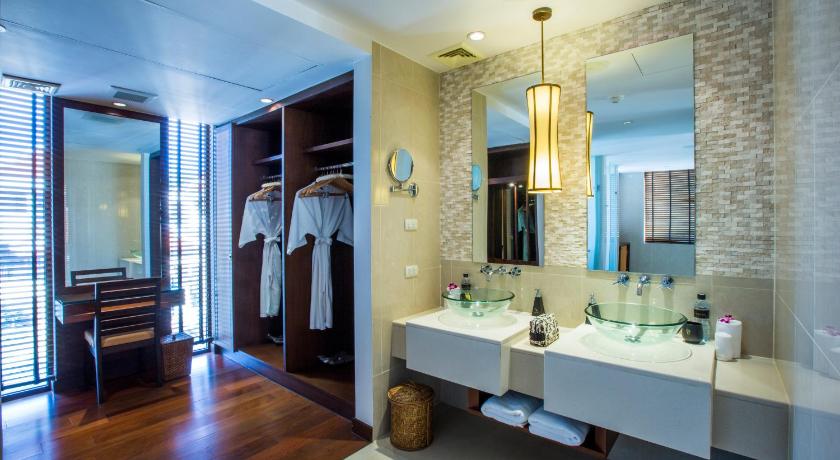 Image of Royal Seaview Jacuzzi Penthouse - 3 BR 14