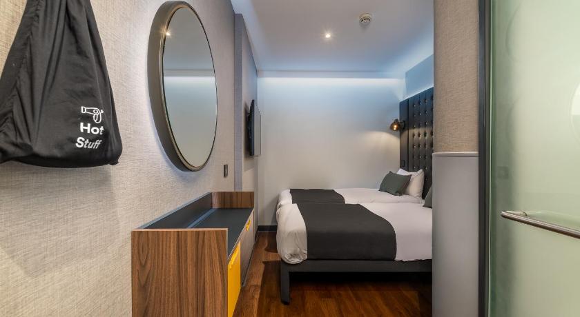 Immagine di Camera Doppia con Letti Singoli - Senza Finestra (Twin Room no window) 1