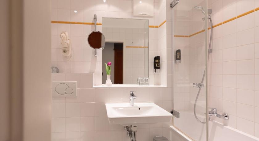 Image of 1 King Standard 2