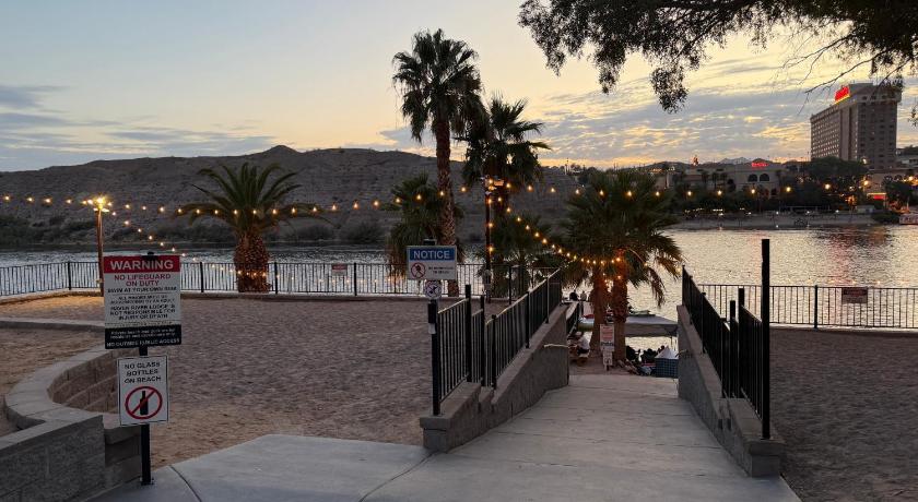 Cozy river front lookout