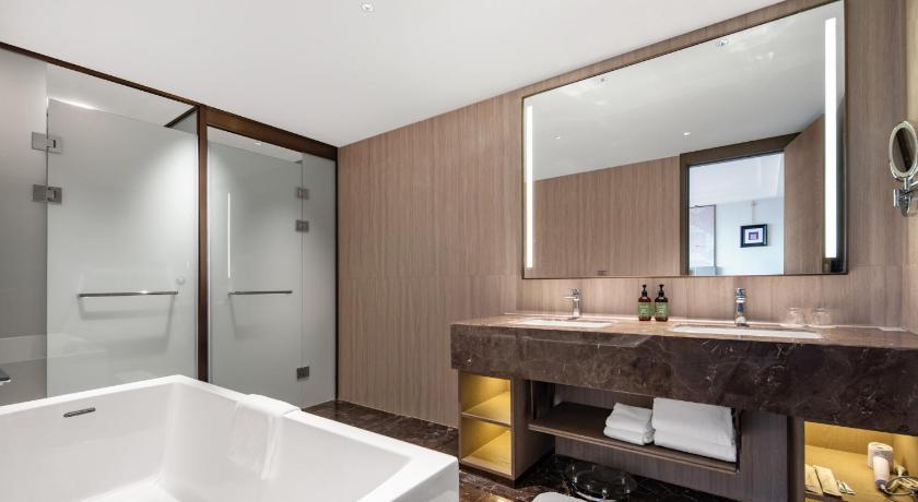 Zdjęcie: Pokój Premium z łóżkiem King i widokiem na miasto (1 King Premium City View) 2