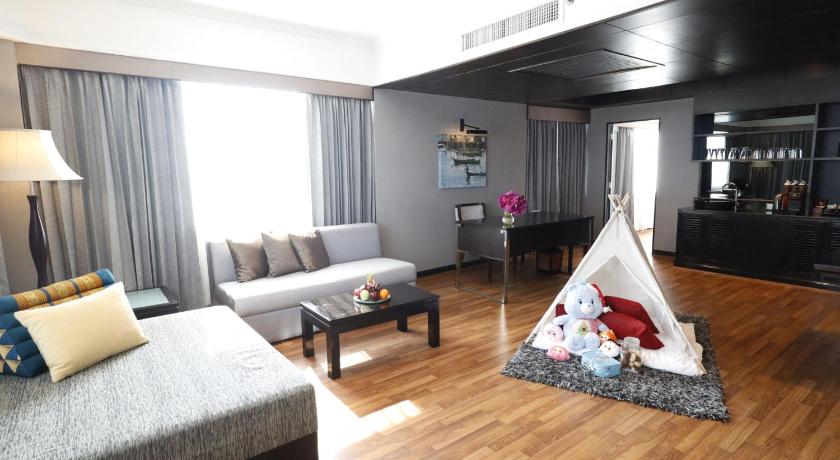 Image of 1 King 2 Twin Royal Thai Deluxe 2 Bedroom Suite 5