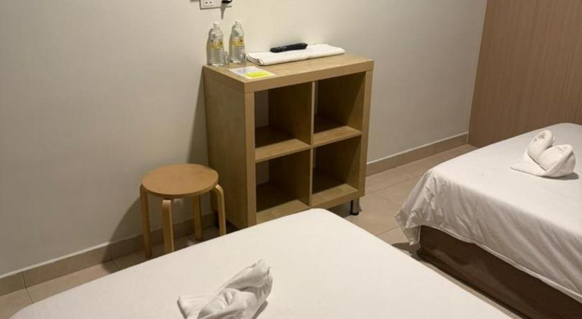 รูปของห้องเตียงใหญ่หรือเตียงแฝด (Double or Twin Room) 2