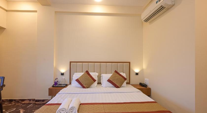 Image of Double Room with Pool View 7