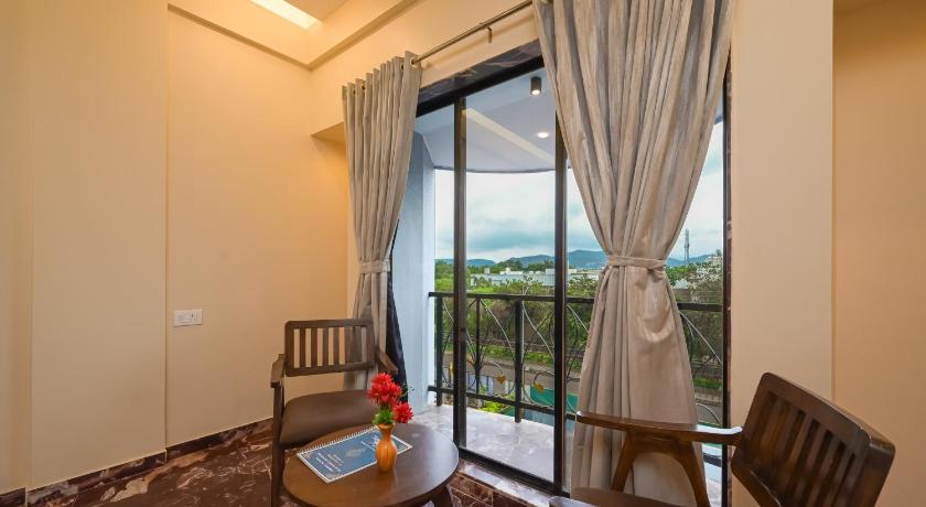 Image of Double Room with Pool View 6