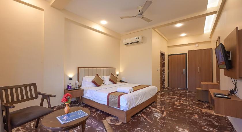Image of Double Room with Pool View 3