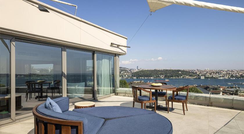 Immagine di Ambassador Suite Lounge Access 14