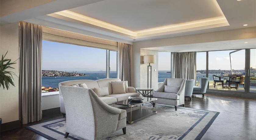 Immagine di Ambassador Suite Lounge Access 0