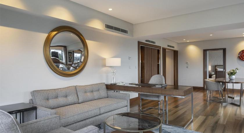 Immagine di Grand Deluxe Bosphorus Suite Lounge Access 10
