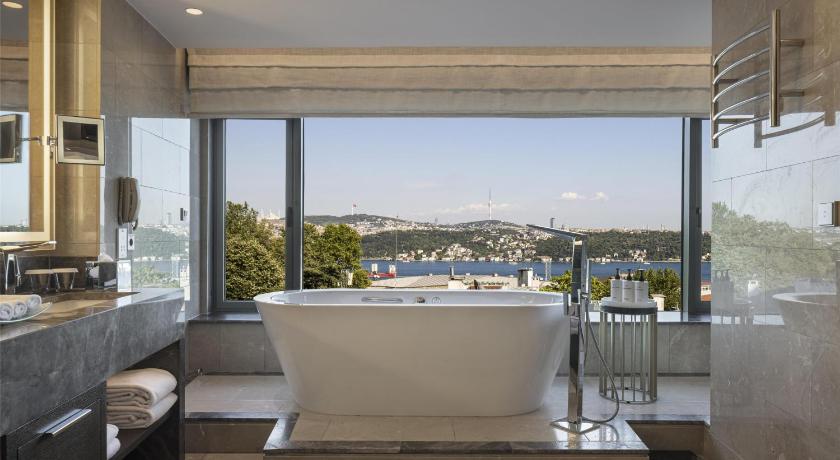 Immagine di Ambassador Suite Lounge Access 5