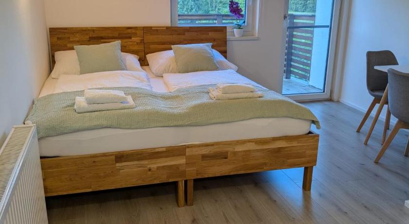 グリースキルヒェン 100 qm Apartment 1 - near highway 5つ星 シングルルーム スイート