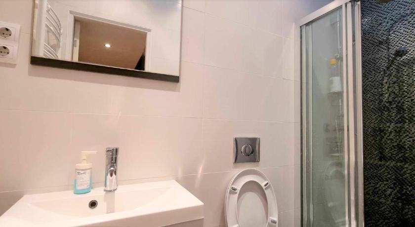 Lookery Apartment Budapest - image 8