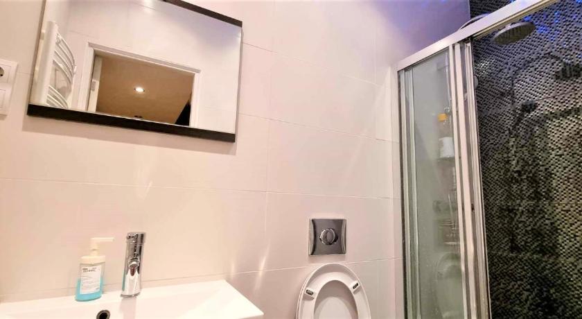 Lookery Apartment Budapest - image 5