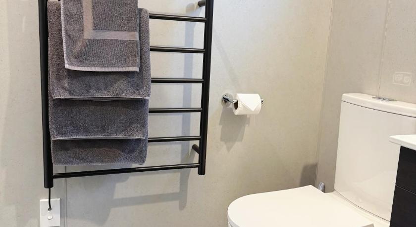 Image of Twin Studio 8