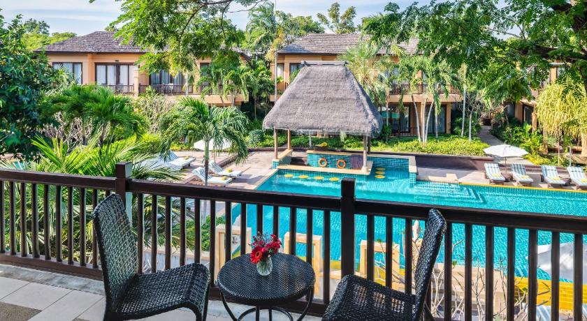 Image of Junior Suite Pool View 1