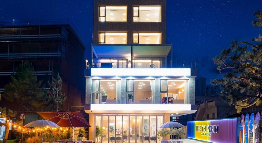 江陵 The Youngjin Pool Villa Pension 2つ星 ゲストハウス 外観