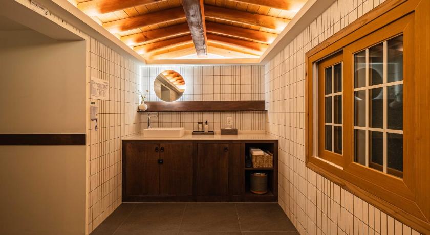 Incheon Luxury Hanok Garden Retreat 4-Star Single Room suite