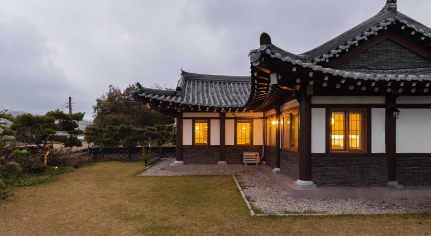 Incheon Luxury Hanok Garden Retreat 4-Star Single Room pool
