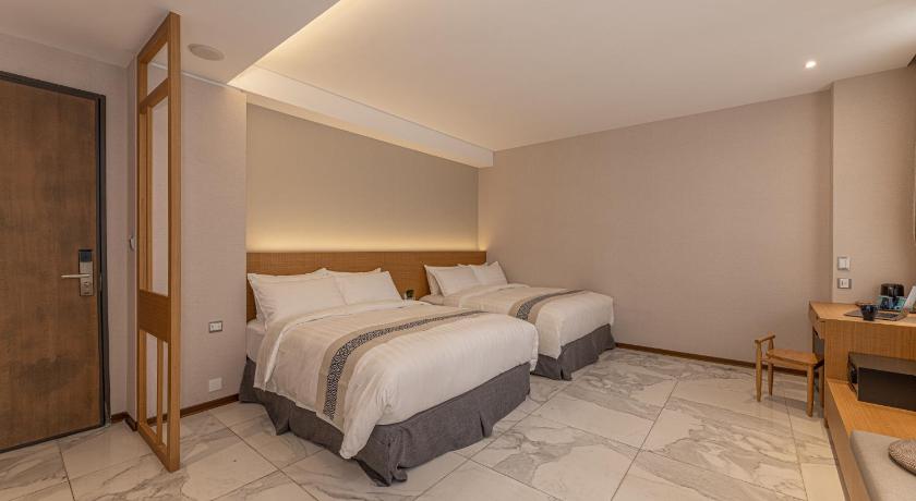 Image of Family Suite with Street View 4
