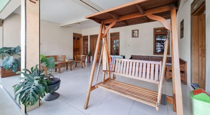 RedDoorz Hotel Tejomoyo Near Bukit Sekipan Tawangmangu – Tawangmanggu, SD