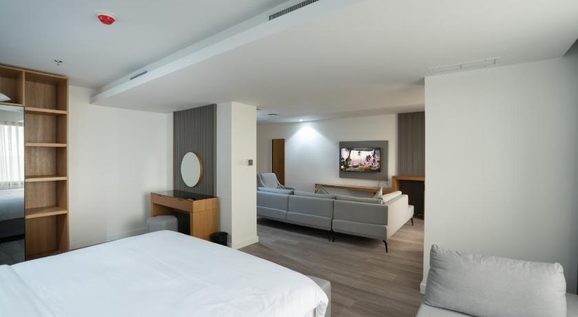 クウェートシティ PLAZA ATHENEE HOTEL 4つ星 ホテル スイート