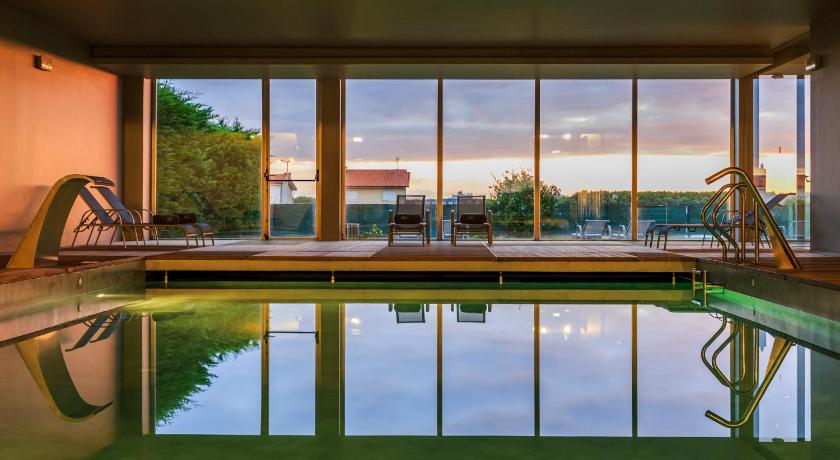 ヴィラ・ド・コンデ Villa C Boutique Hotel 4つ星 ホテル ロビー