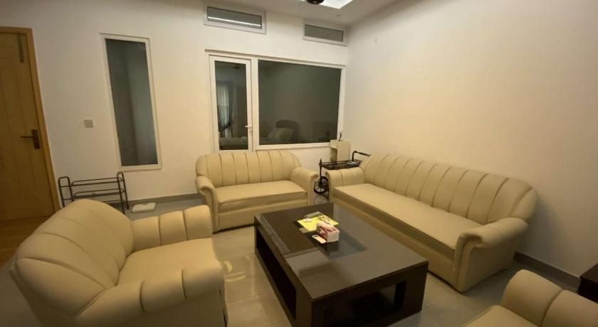 Airport Layover Family Lodge - image 3