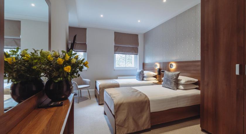 Image of Twin Garden View 1