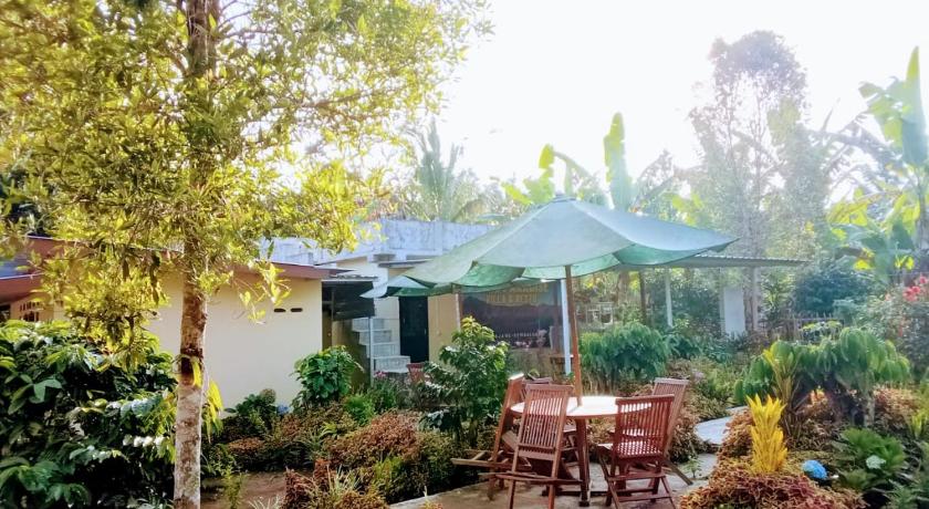 Jon's Paradise Villa and Resto - image 4