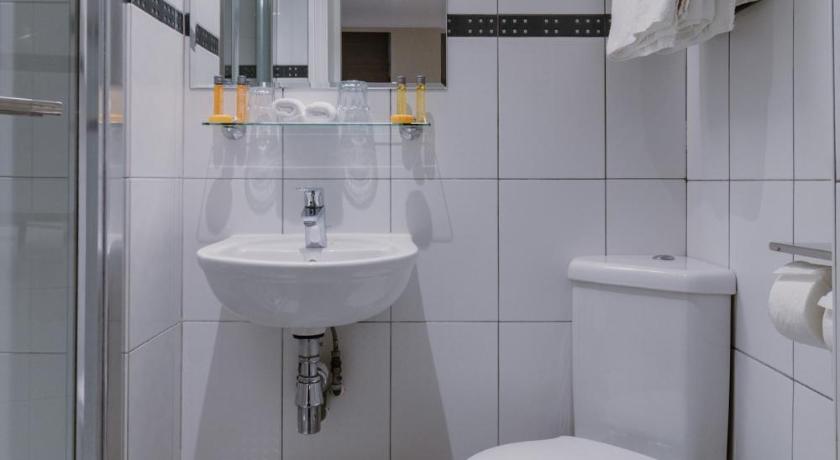 Image of Twin Garden View 6