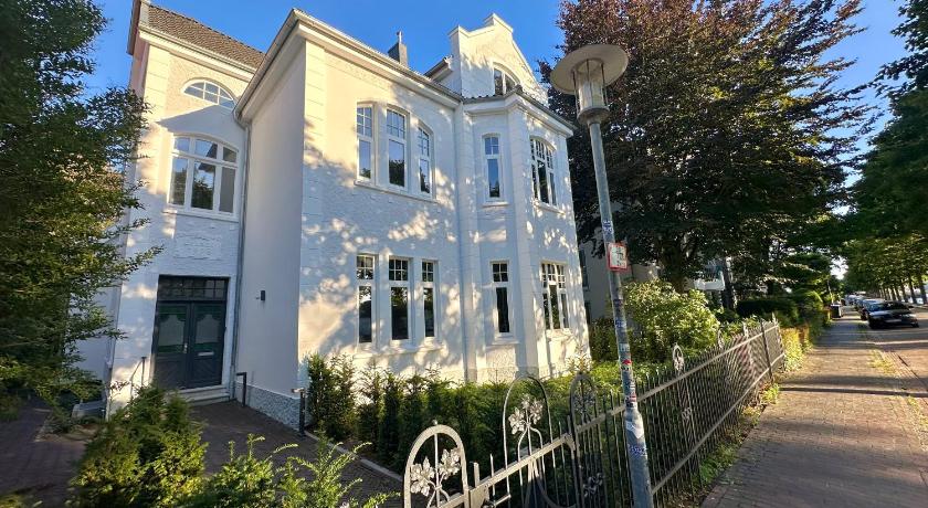Uferresidenz - Altbau-Juwel mit Terrasse, Garten und Wasserblick