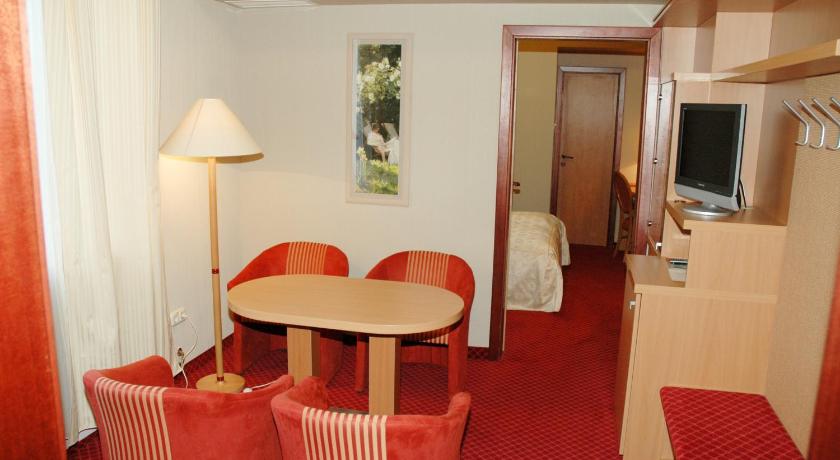 Image of Family Room 7