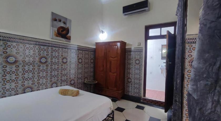 Image of Double Economy Room 14