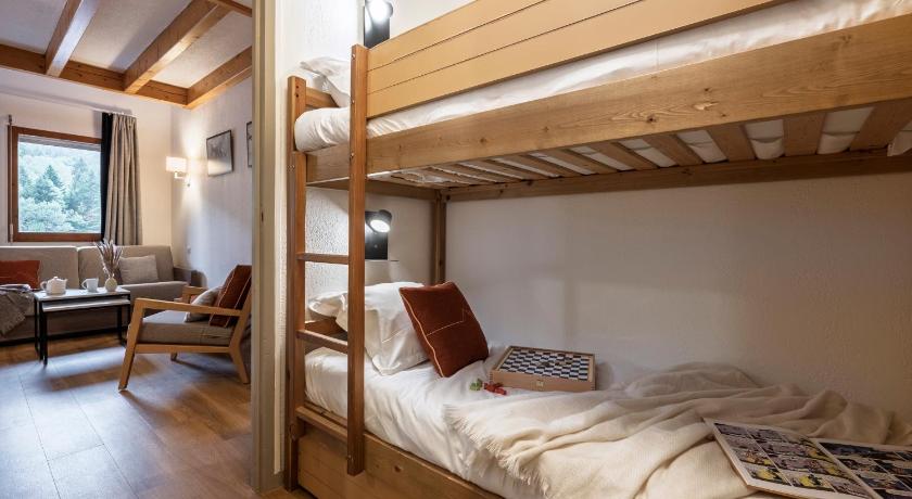 Image of Superior Studio with Mezzanine and Sleeping Alcove (6 People)  - Mountain View 0