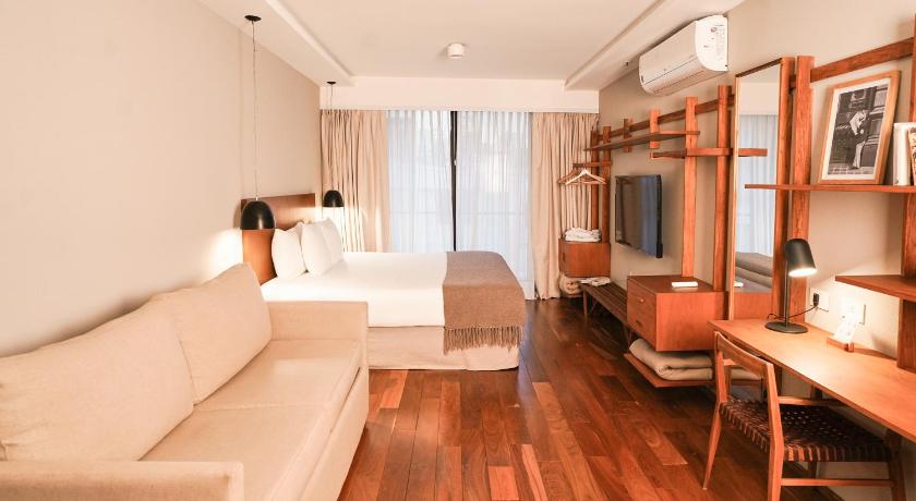 Image of Deluxe King Suite 0
