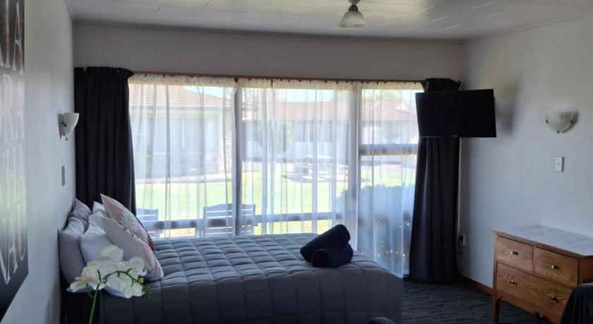 Image of Deluxe Family Room 3