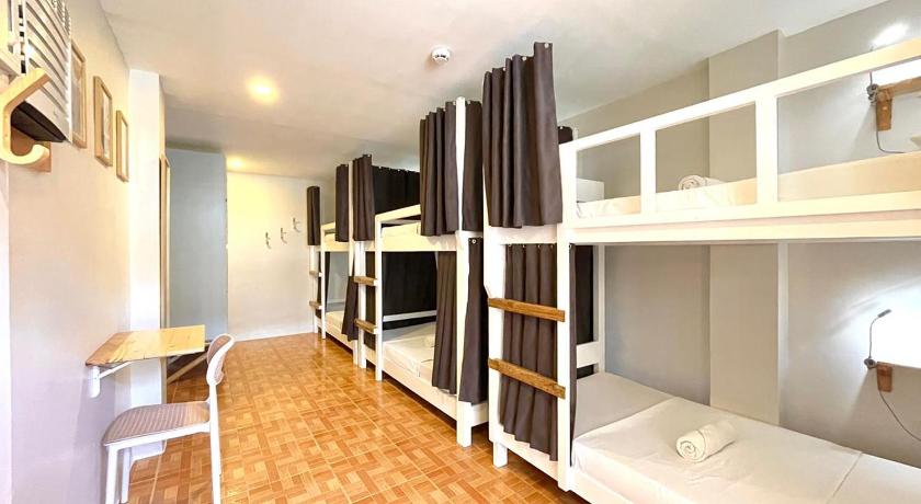 Image of 6-Bed Mixed Dormitory Room 1
