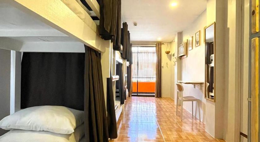 Image of 6-Bed Mixed Dormitory Room 0