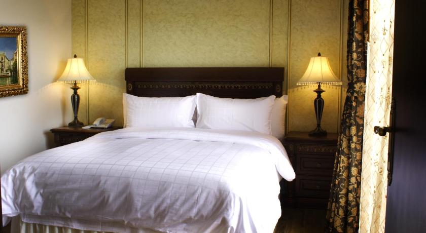 Image of One Bedroom Suite 11