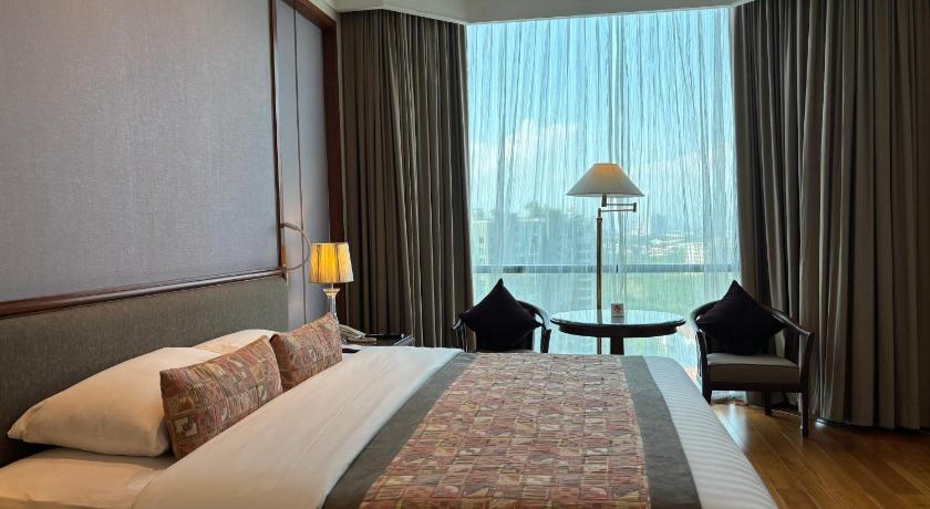 Image of Executive Suite 6