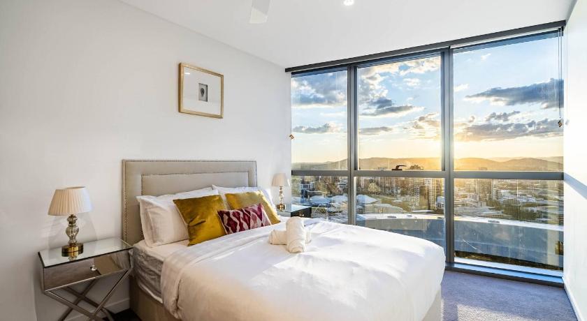 3Bed Apt in Queen's Wharf - level 33 City and Riverview with Carpark