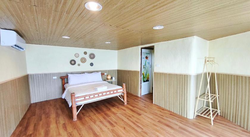 Image of Deluxe Ocean View 13