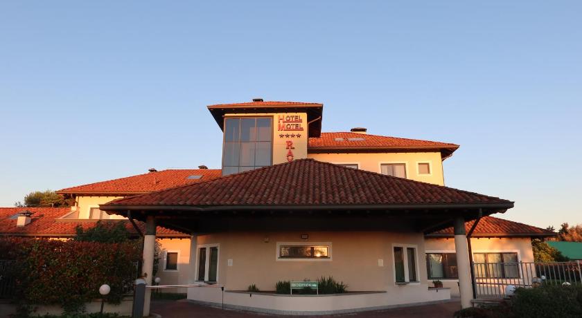 Raya Hotel