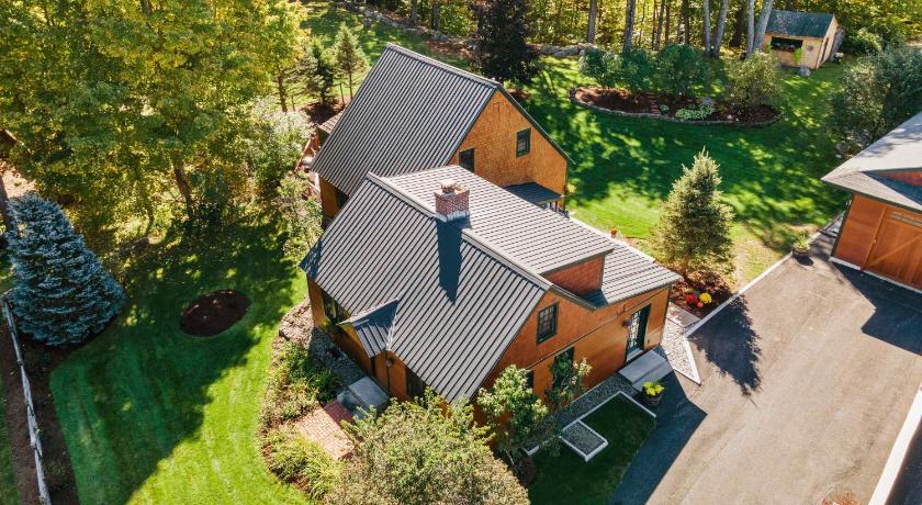 Center Harbor The Central Escape- Hot tub, Spacious, Squam Lake 4-Star Accommodation amenity