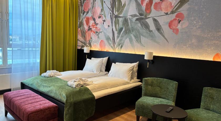 Image of Suite 8