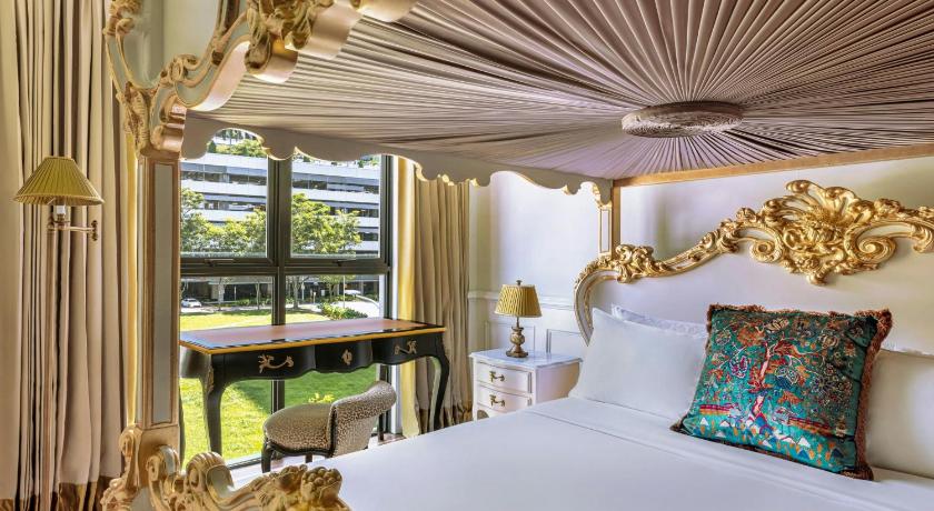 Image of Royal Maharani Super King Junior Suite, 2 King (Club Lounge Access with Complimentary Breakfast, Cocktails & Snacks) 1
