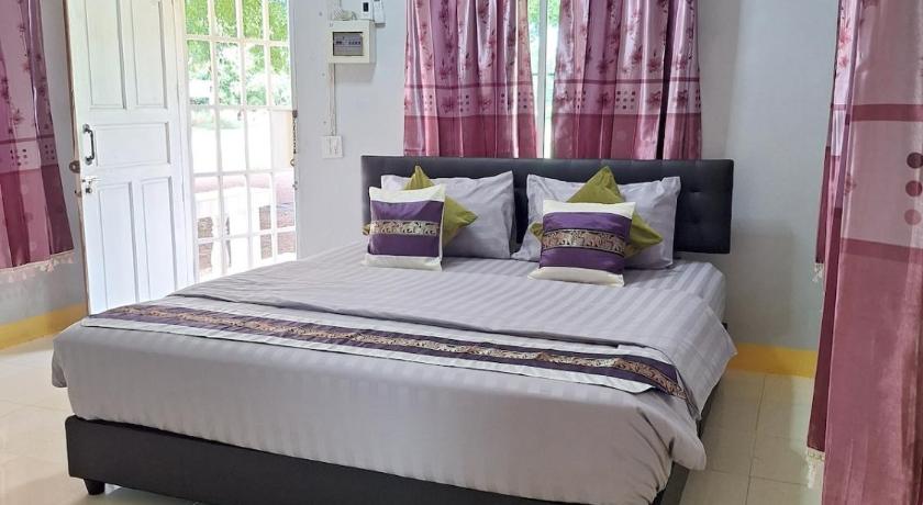 サケーオ ฺBaan Suan Thada Thai 1つ星 ホテル プール