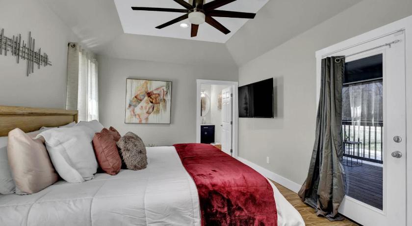 弗雷德里克斯堡 Chateau De Callis - Hot Tub & 1 Block to Main St 4星级 住宿 景观